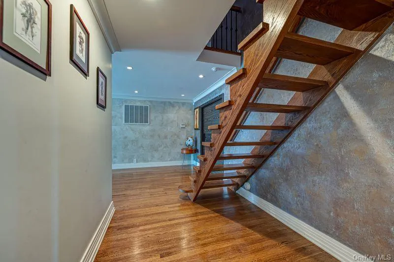 37 Crescent Cove Circle Seaford, NY 11783