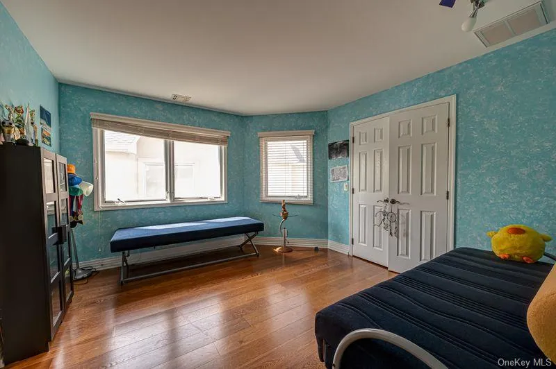 37 Crescent Cove Circle Seaford, NY 11783
