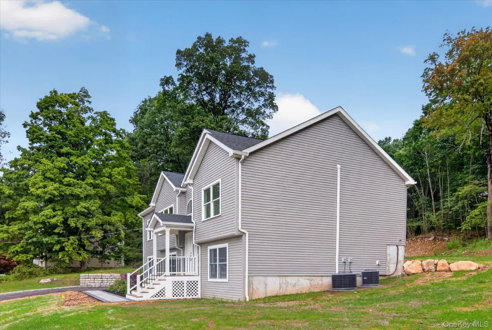 592 Ludingtonville Road Holmes, NY 12531
