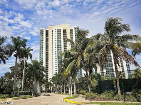 Oasis Grand Boulevard #505
