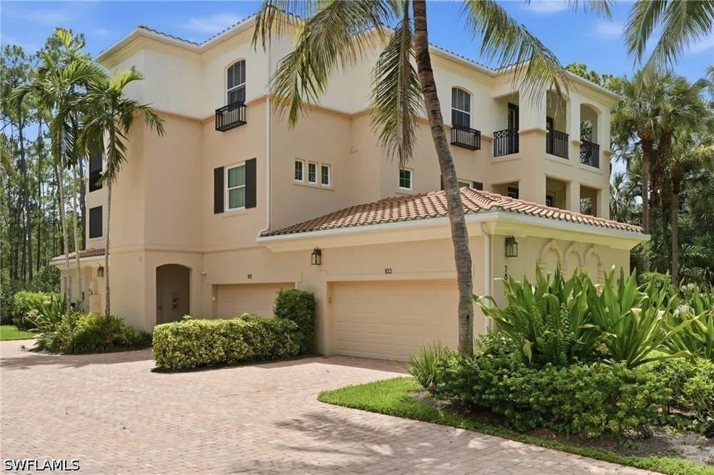 Castillo Court #101 Naples, FL 34109