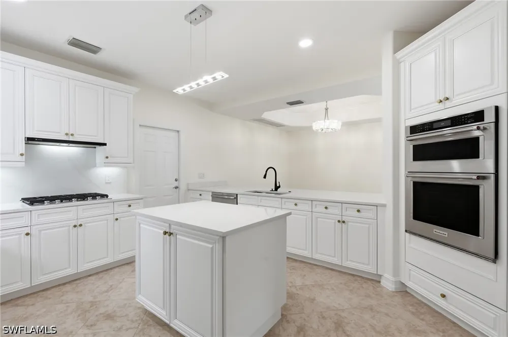 Castillo Court #101 Naples, FL 34109