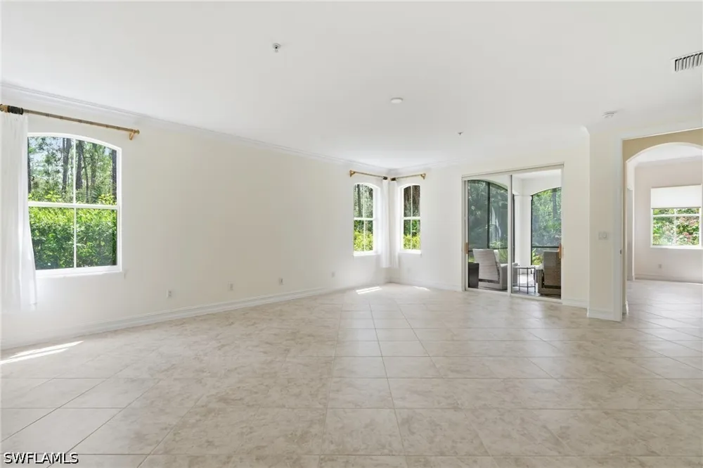 Castillo Court #101 Naples, FL 34109