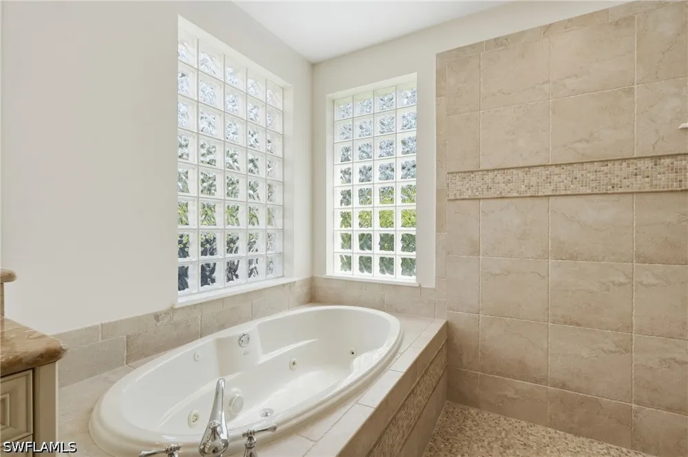 Castillo Court #101 Naples, FL 34109