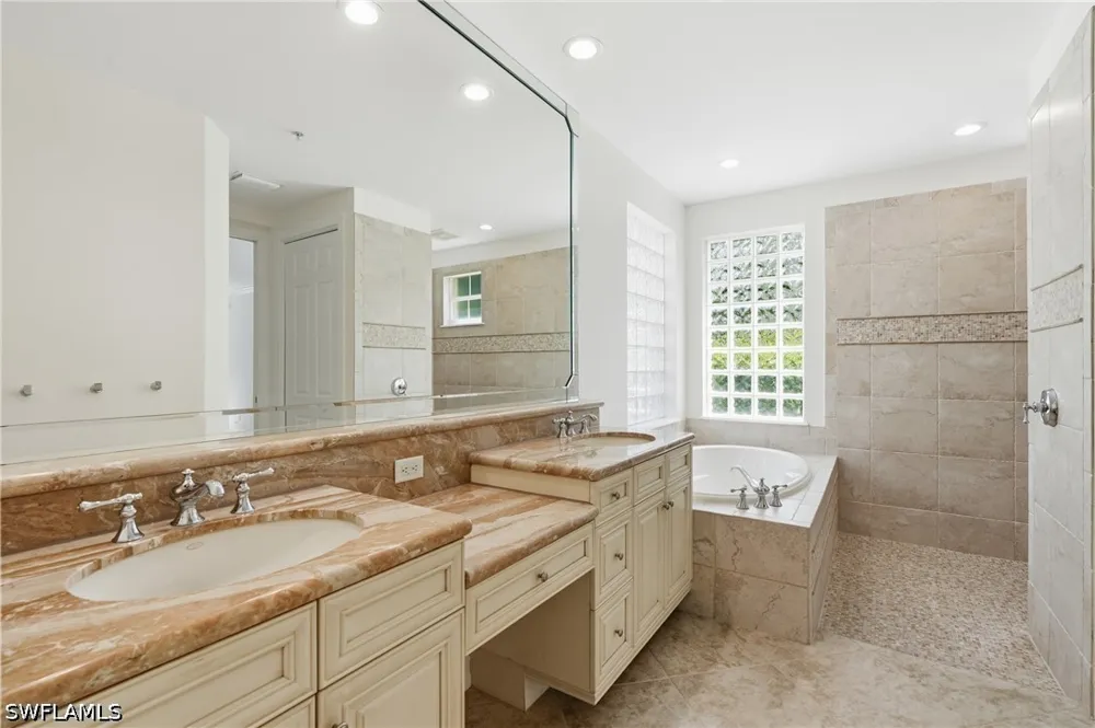 Castillo Court #101 Naples, FL 34109