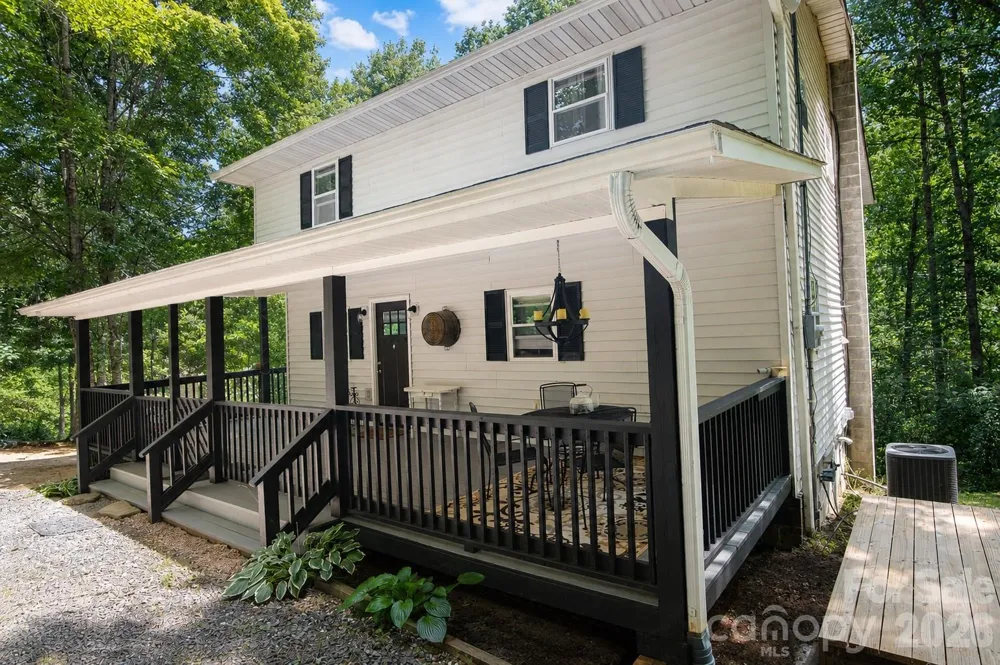 47 Caribou Lane Burnsville, NC 28714