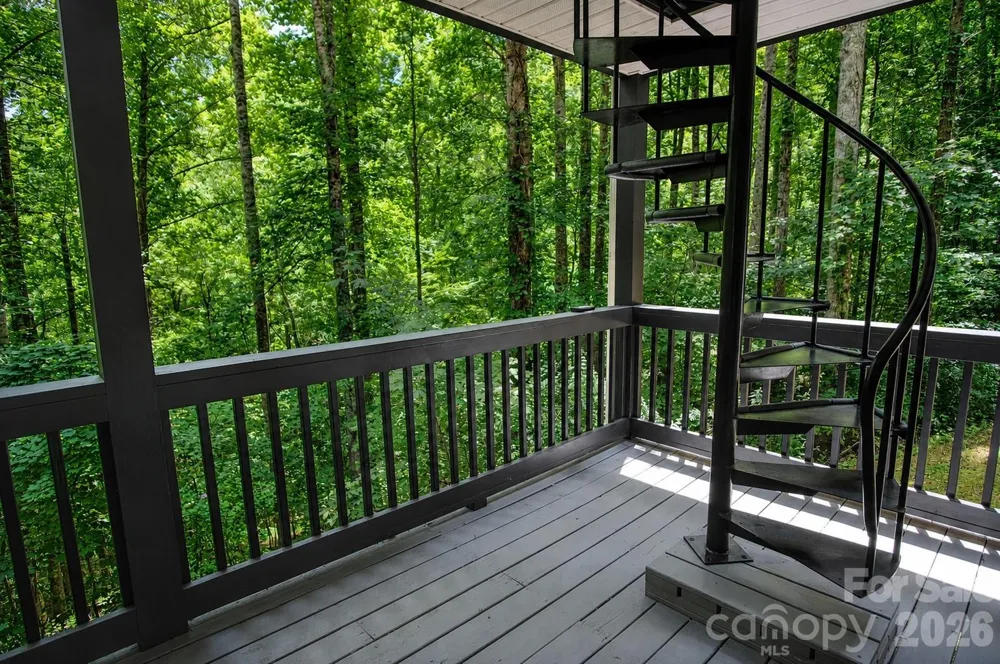 47 Caribou Lane Burnsville, NC 28714