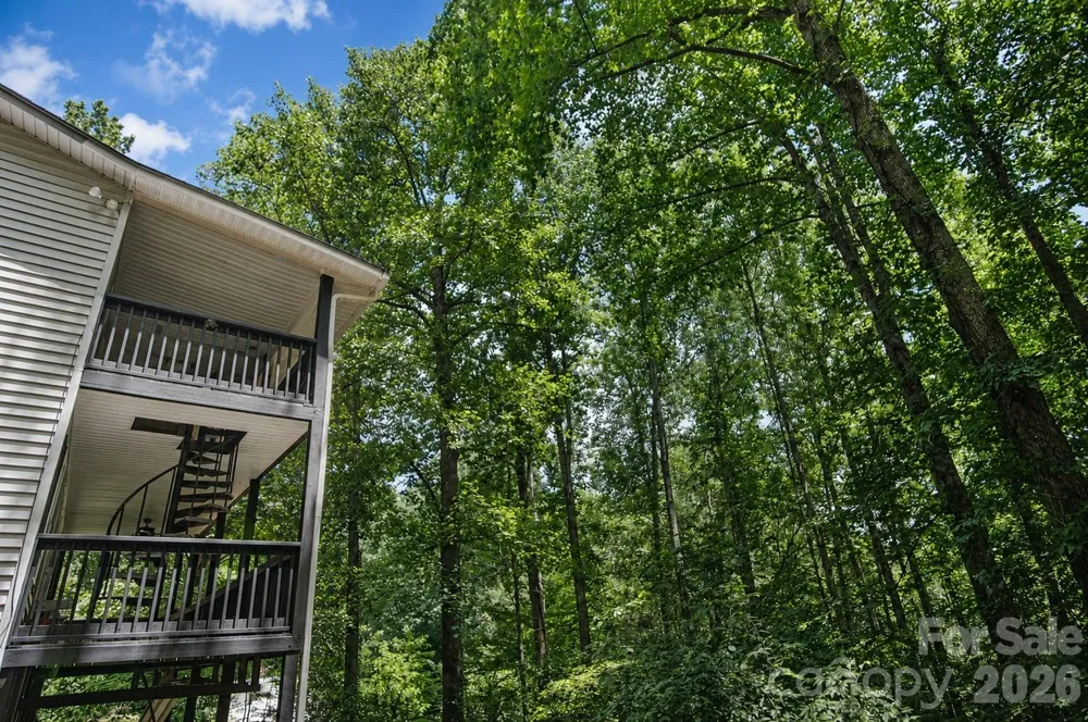47 Caribou Lane Burnsville, NC 28714