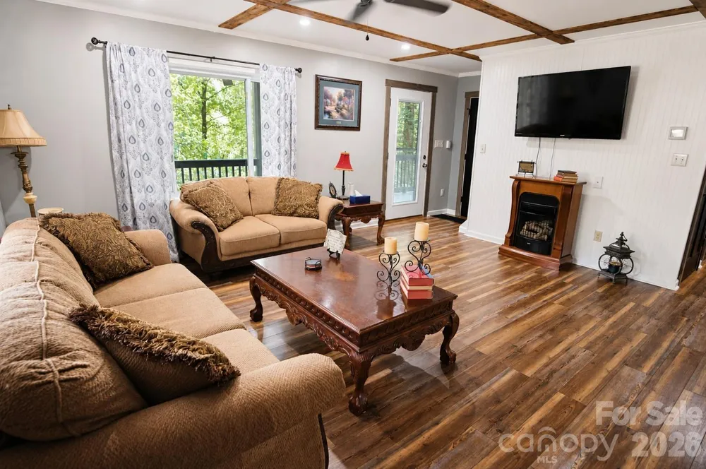 47 Caribou Lane Burnsville, NC 28714