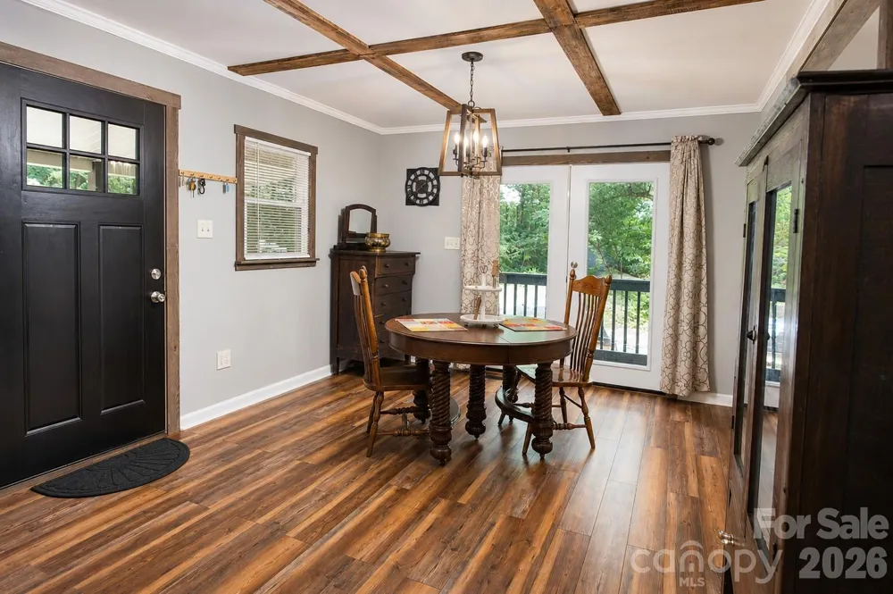 47 Caribou Lane Burnsville, NC 28714