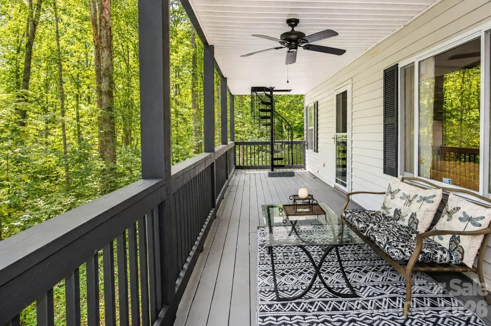47 Caribou Lane Burnsville, NC 28714
