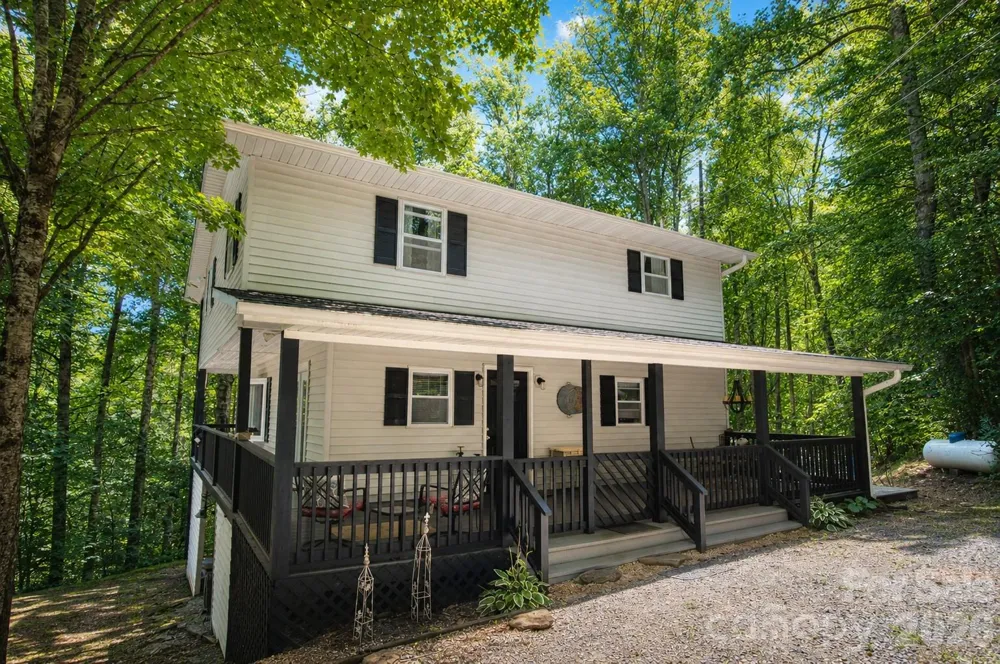 47 Caribou Lane Burnsville, NC 28714