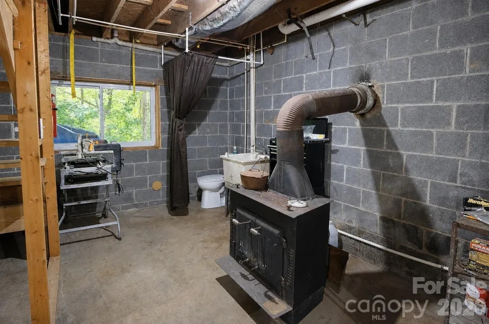 47 Caribou Lane Burnsville, NC 28714