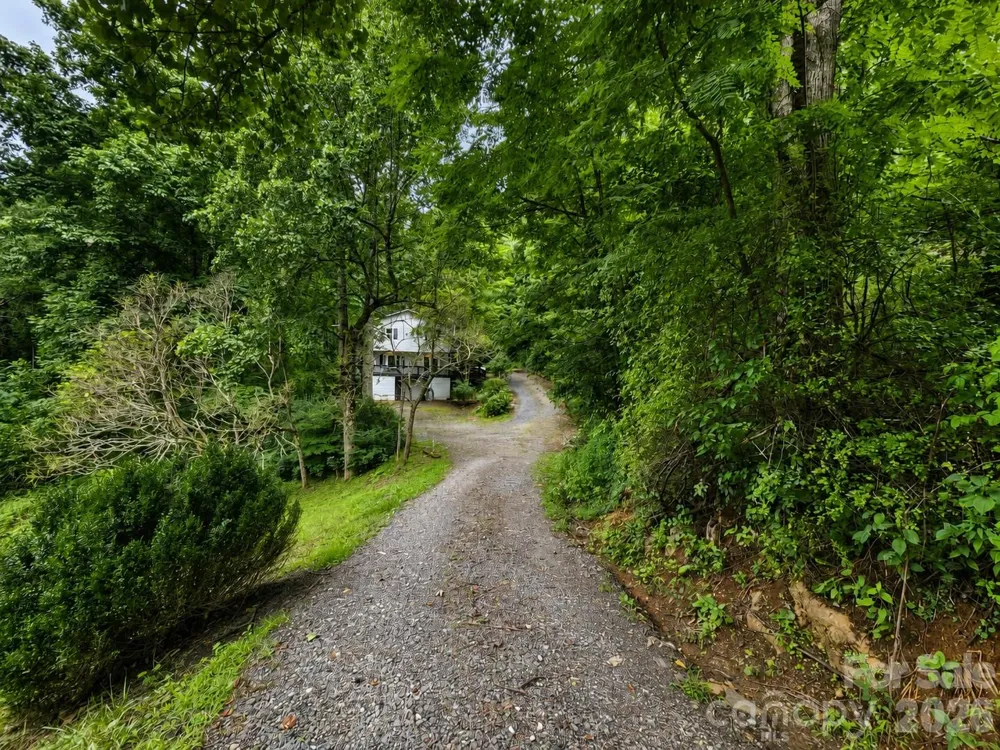 47 Caribou Lane Burnsville, NC 28714