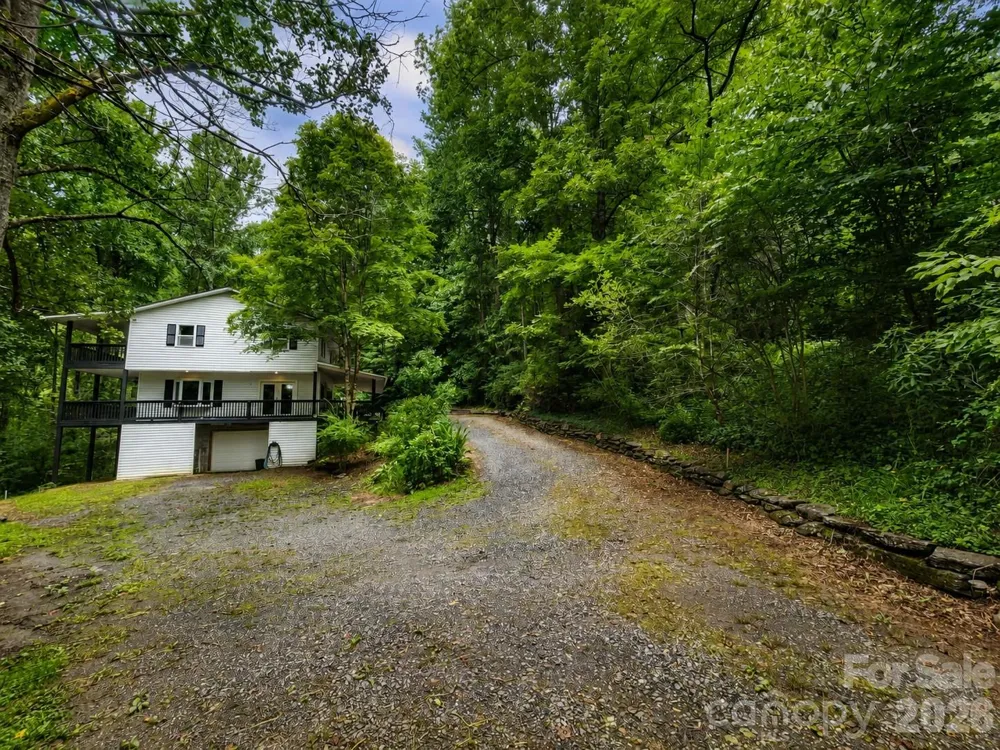 47 Caribou Lane Burnsville, NC 28714
