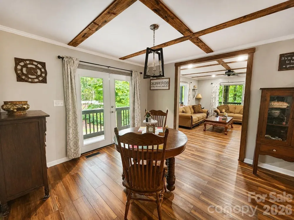 47 Caribou Lane Burnsville, NC 28714