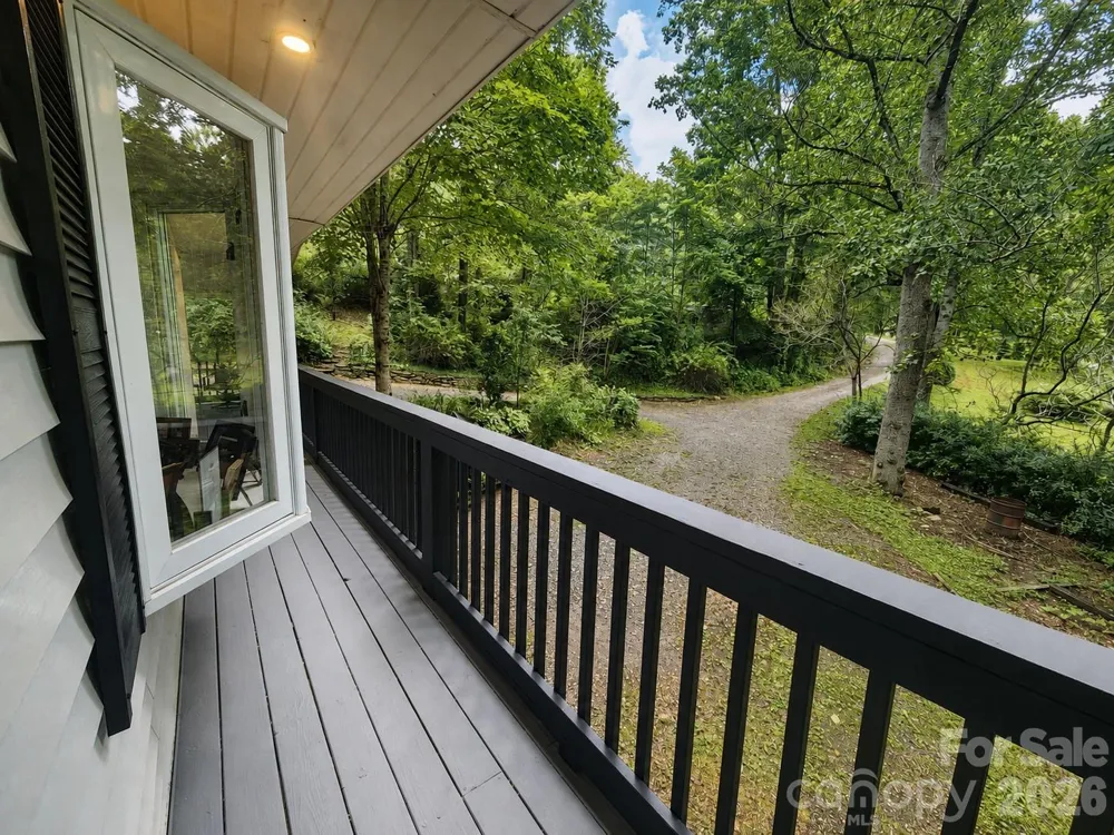 47 Caribou Lane Burnsville, NC 28714