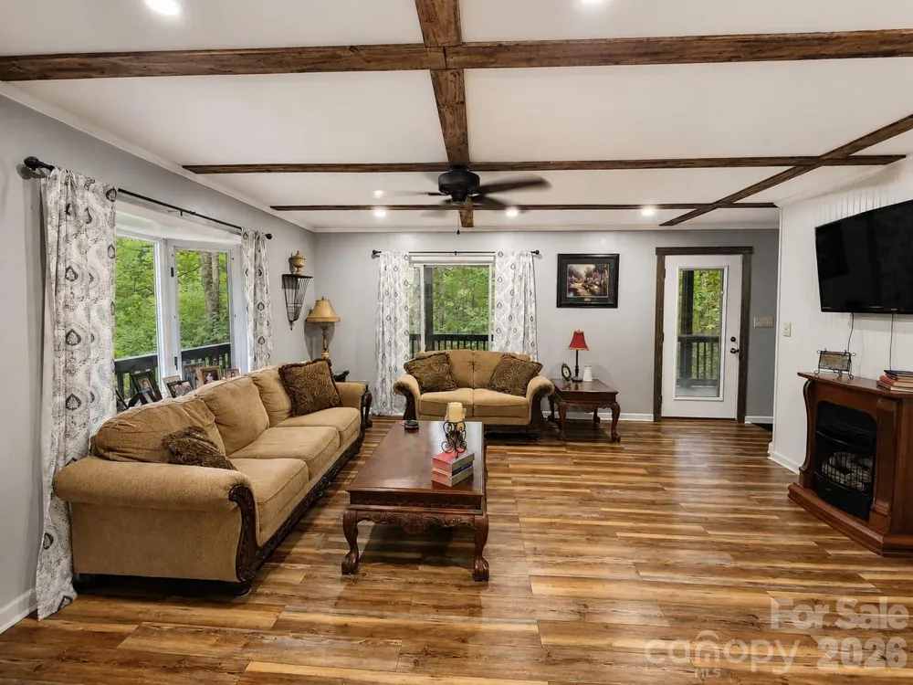 47 Caribou Lane Burnsville, NC 28714
