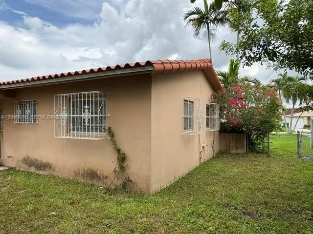 9590 SW 19th St Miami, FL 33165