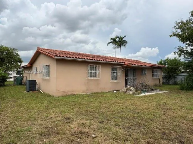 9590 SW 19th St Miami, FL 33165