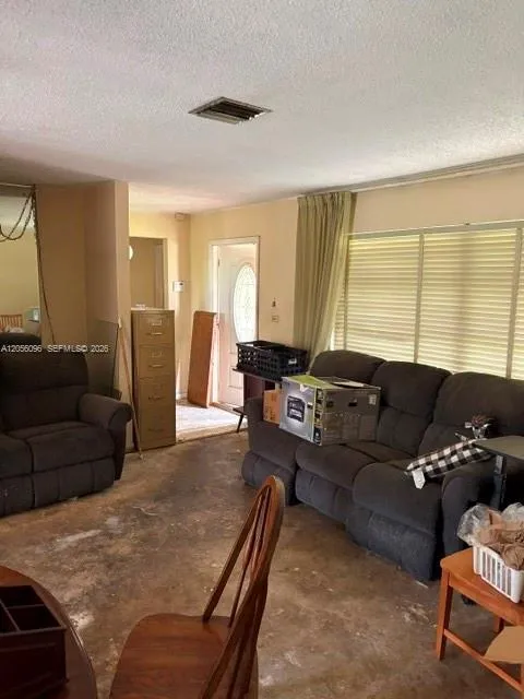 9590 SW 19th St Miami, FL 33165