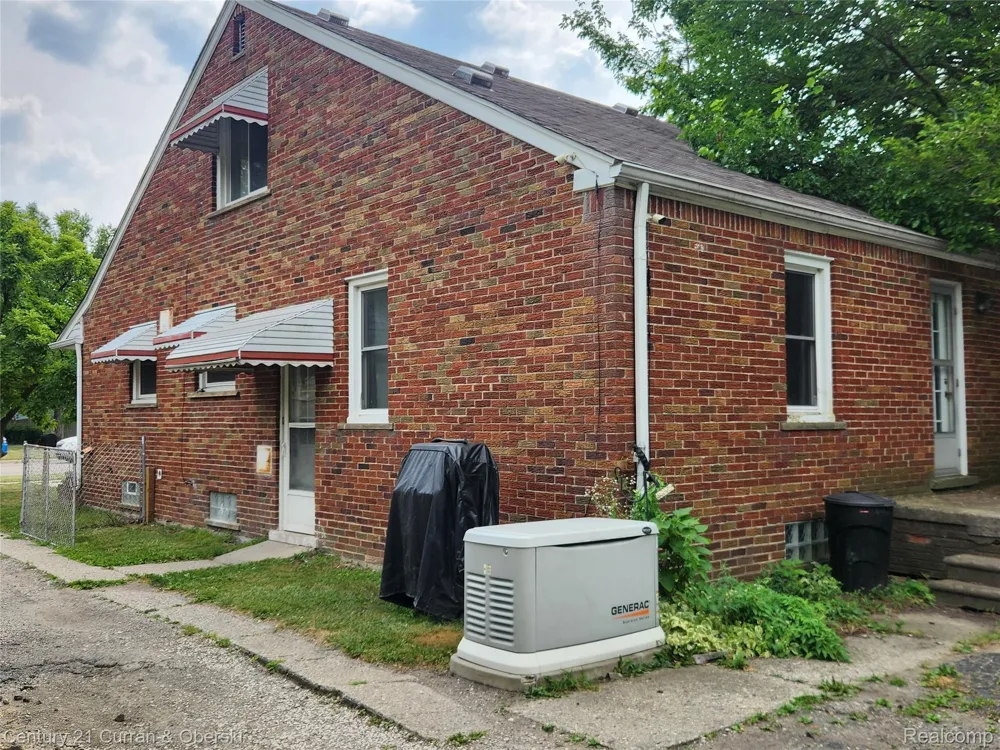 915 E 14 Mile Road Clawson City, MI 48017