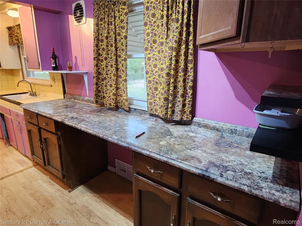 915 E 14 Mile Road Clawson City, MI 48017