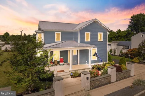10 LAUREL AVENUE