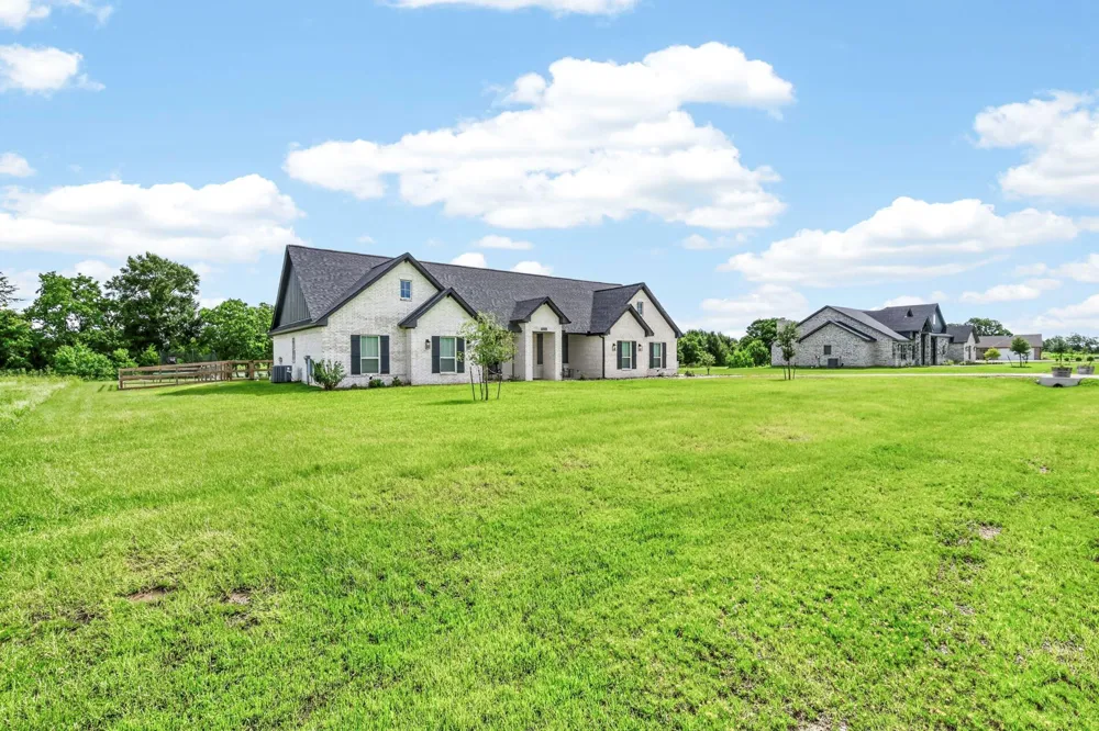 10104 Crown Point Iola, TX 77861