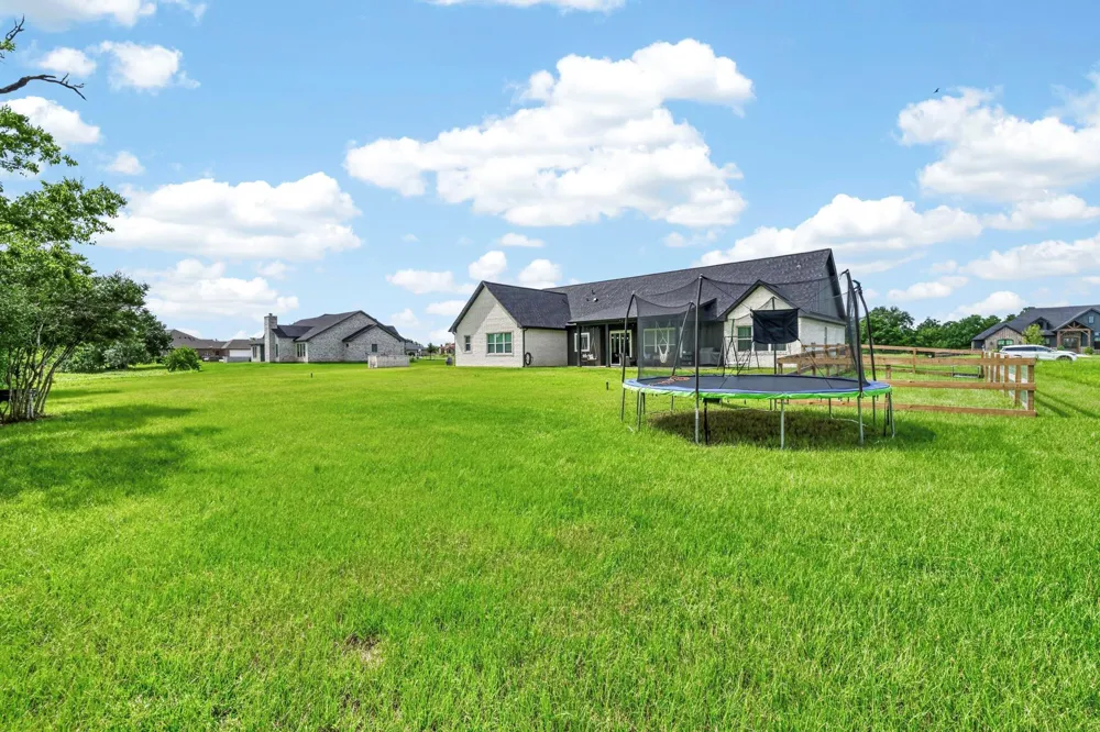 10104 Crown Point Iola, TX 77861