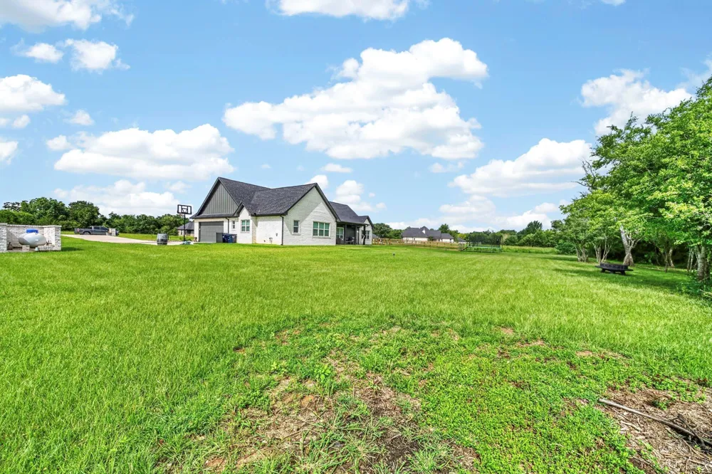 10104 Crown Point Iola, TX 77861