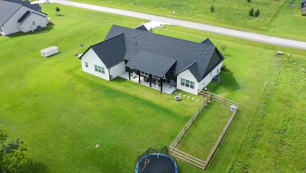 10104 Crown Point Iola, TX 77861