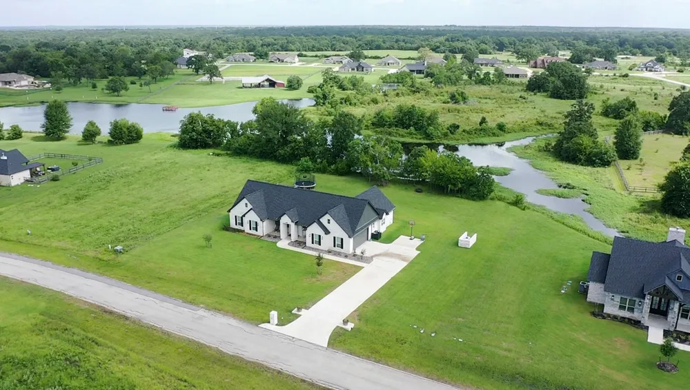 10104 Crown Point Iola, TX 77861