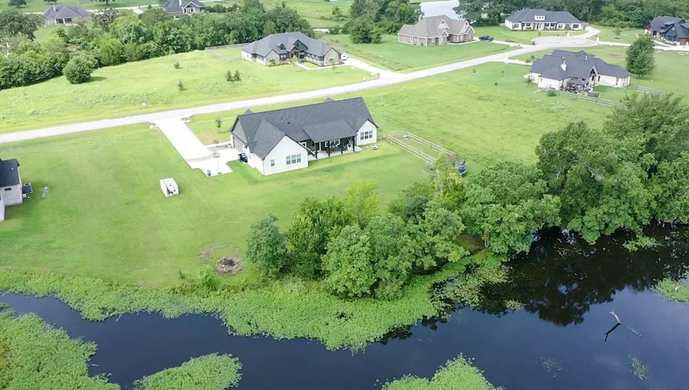 10104 Crown Point Iola, TX 77861