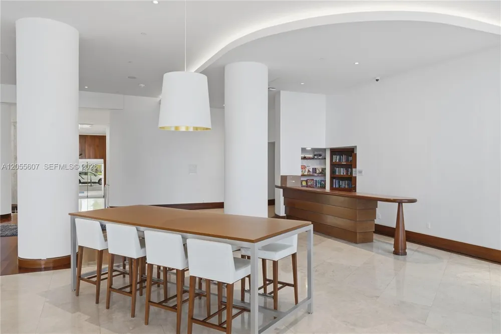 5151 Collins Ave #1027 Miami Beach, FL 33140