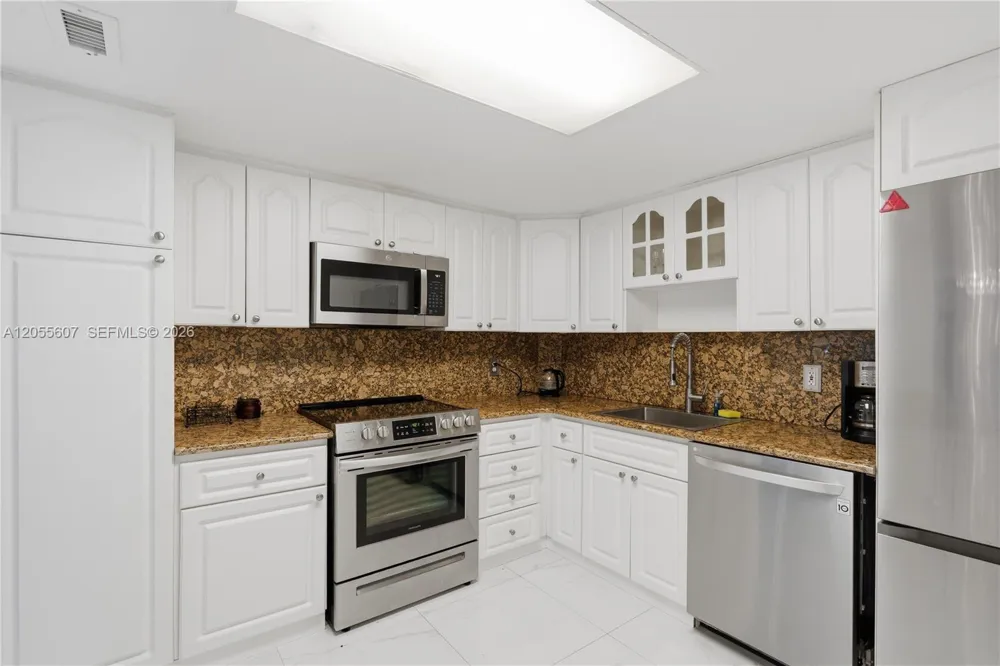 5151 Collins Ave #1027 Miami Beach, FL 33140