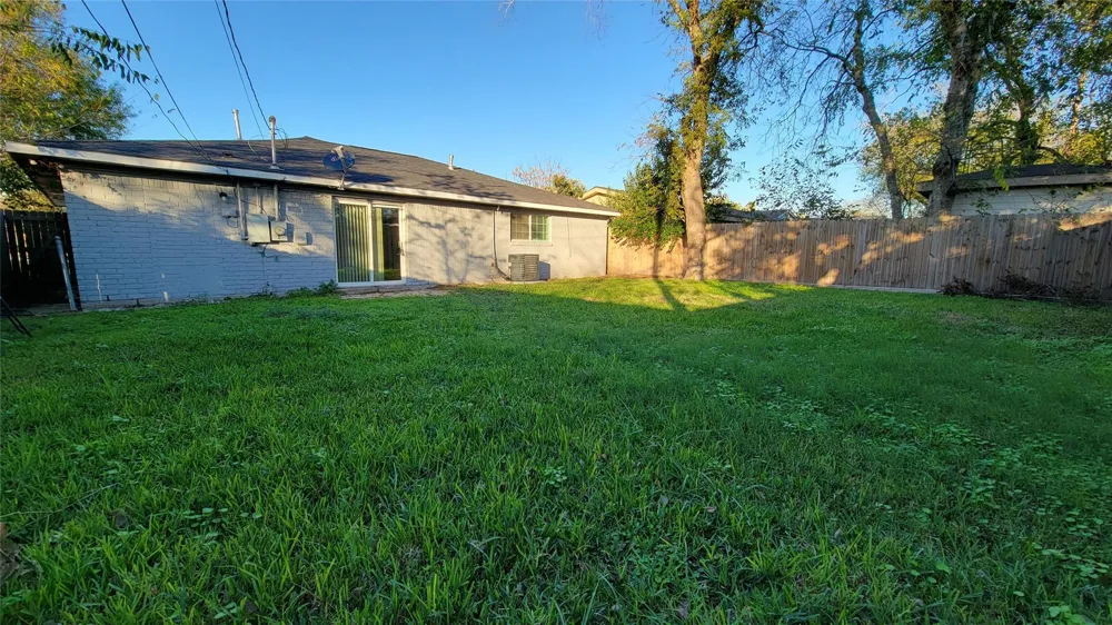 3819 Heatherbrook Drive Houston, TX 77045