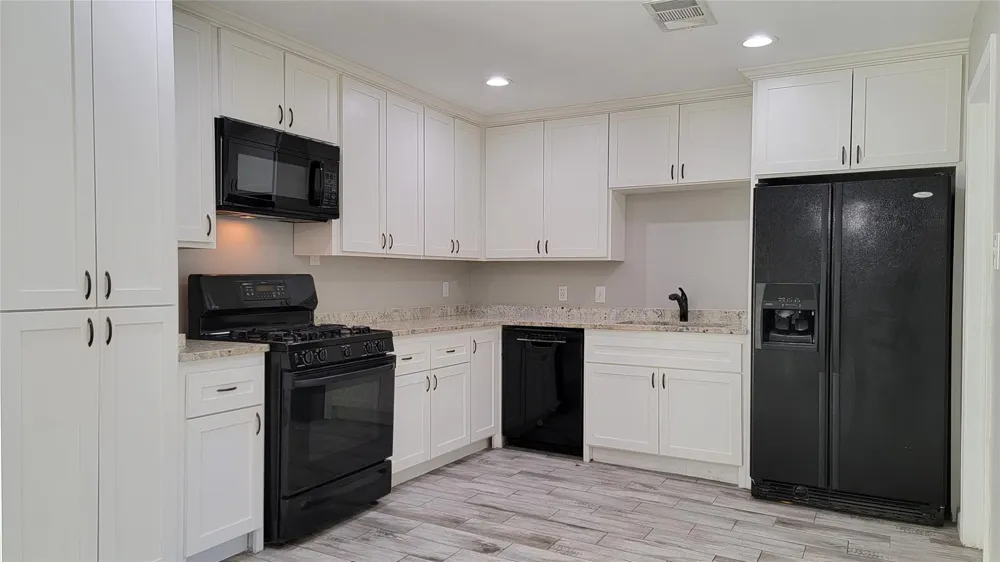 3819 Heatherbrook Drive Houston, TX 77045