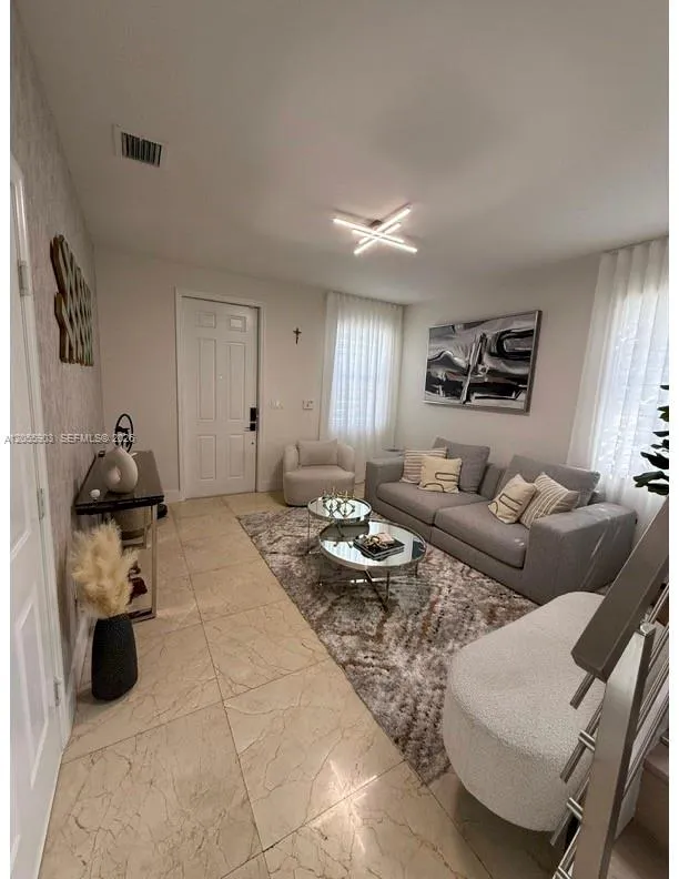 7022 NW 102nd Pl Doral, FL 33178