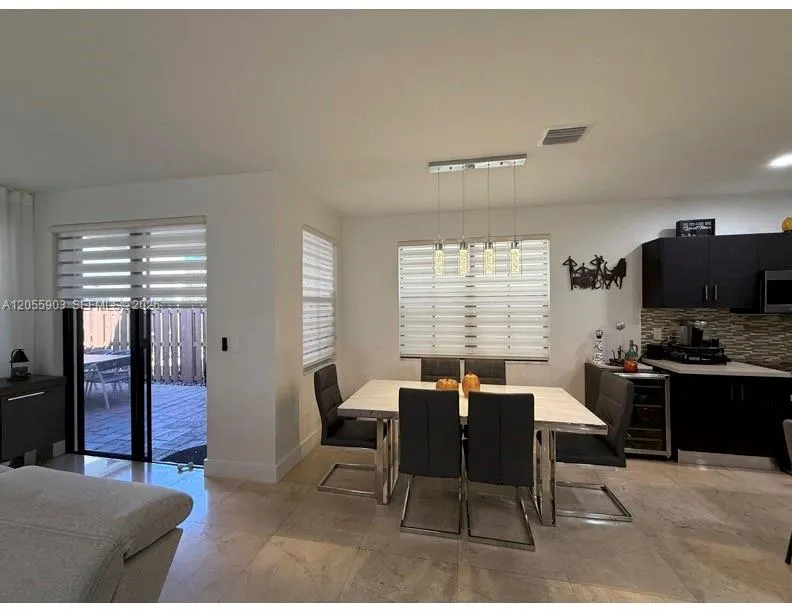 7022 NW 102nd Pl Doral, FL 33178