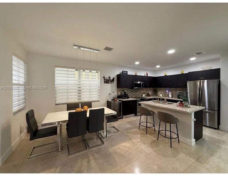 7022 NW 102nd Pl Doral, FL 33178