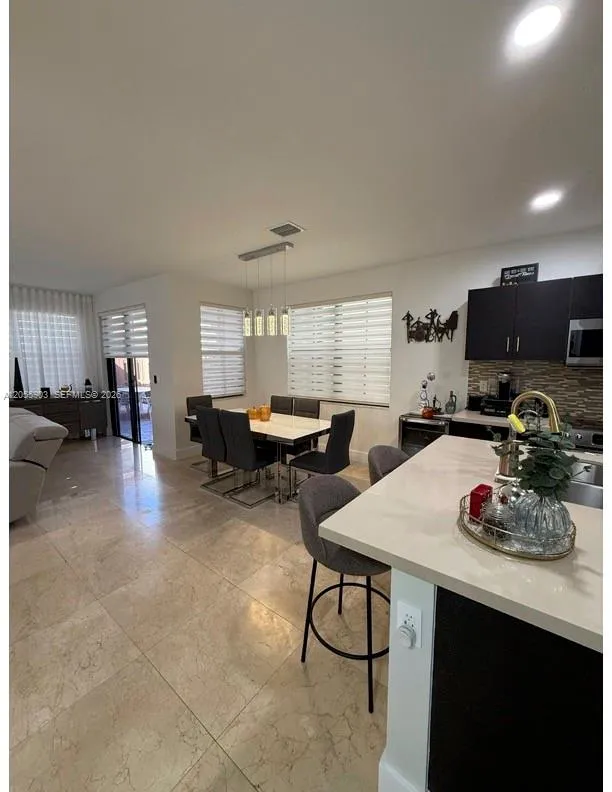 7022 NW 102nd Pl Doral, FL 33178