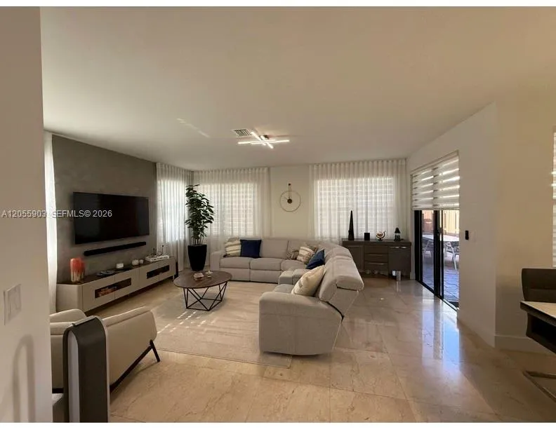 7022 NW 102nd Pl Doral, FL 33178