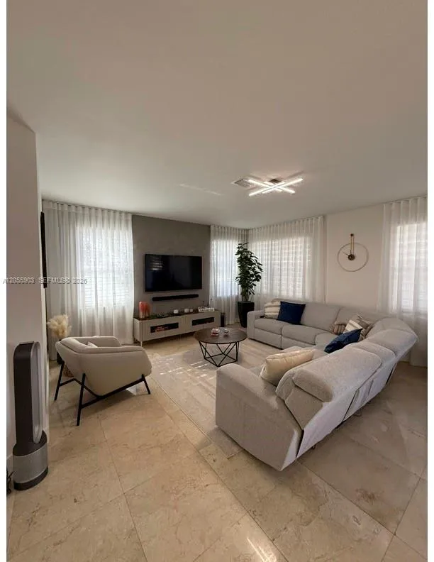 7022 NW 102nd Pl Doral, FL 33178