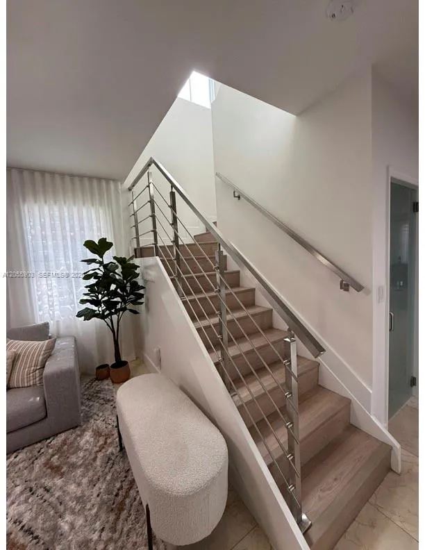 7022 NW 102nd Pl Doral, FL 33178