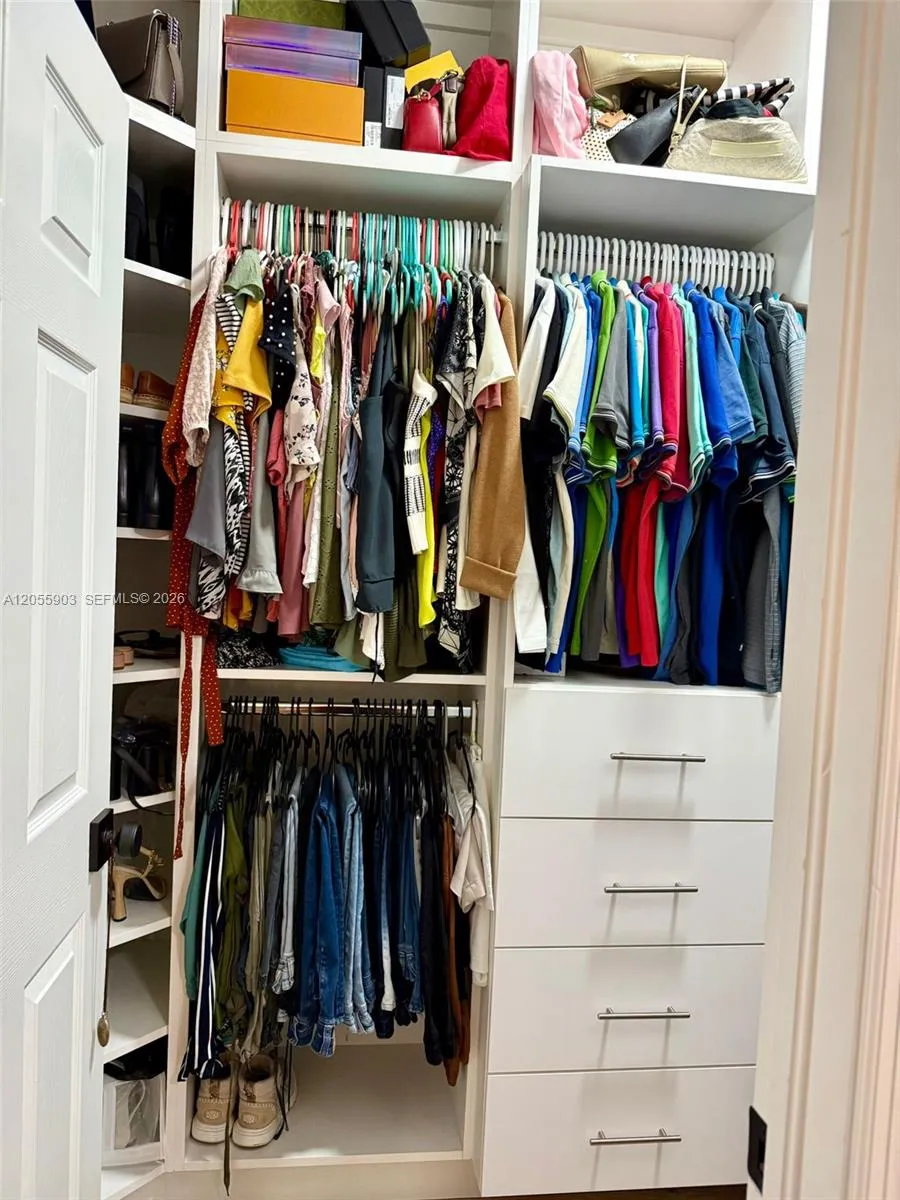 7022 NW 102nd Pl Doral, FL 33178