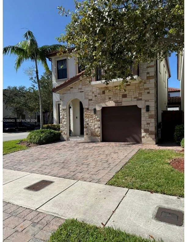 7022 NW 102nd Pl Doral, FL 33178