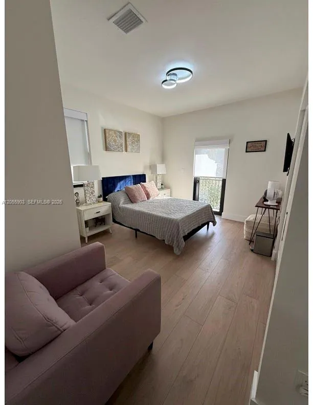 7022 NW 102nd Pl Doral, FL 33178