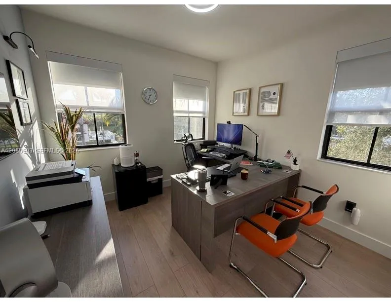 7022 NW 102nd Pl Doral, FL 33178