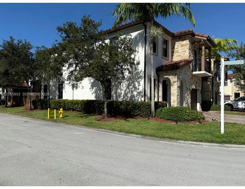 7022 NW 102nd Pl Doral, FL 33178